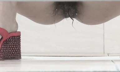 坑神守候公園景點女廁連續偸拍多位靚麗小姐姐方便現場實拍特寫私處同步出來後露臉全身無水印原版 (9)