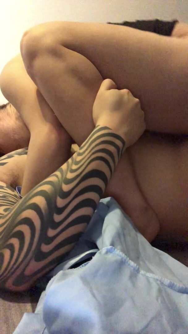 露臉才是王道！高顏清純E奶肥臀靚妹石高慧不雅私拍完整版可惜了被個紋身長毛變態豬各種蹂躪警察 騎