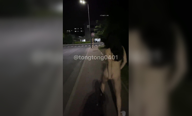 纖細身材人妻御姐『彤彤』大馬路車來車往露出3P綠帽癖老公找單男狠操騷妻 全裸叫外賣小哥看傻眼 (3)