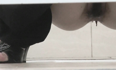 坑神守候公園景點女廁連續偸拍多位靚麗小姐姐方便現場實拍特寫私處同步出來後露臉全身無水印原版 (6)