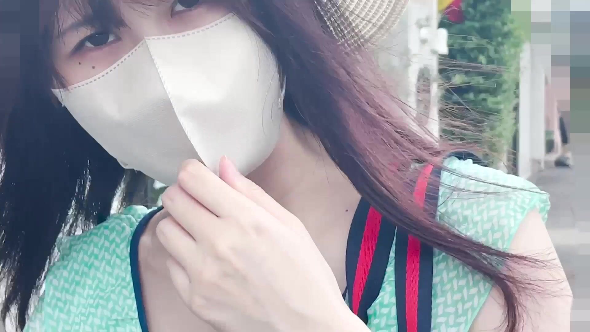 【精品TP】外站盜攝新流出  猥瑣男跟隨極品口罩女上下鏡頭抄底及暴抄極品奶頭manpo7