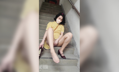 抖音網紅反差母狗『奶咪』九月新作-肉絲碎花裙樓梯間 淫盪粉穴露出 高清私拍41P 超清4K原版9る15ら